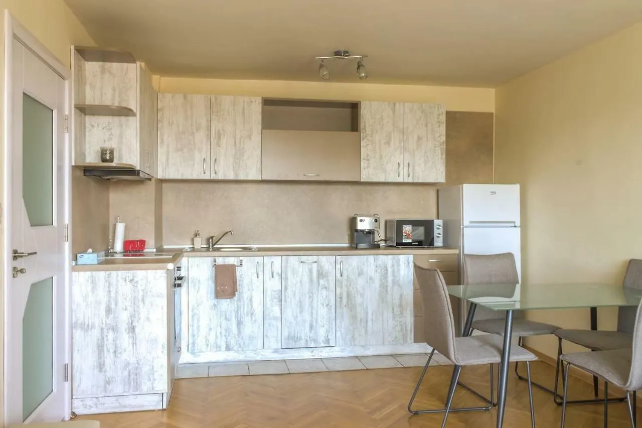 Port View Apartment 4 Guests With Parking Place In City Center Warna