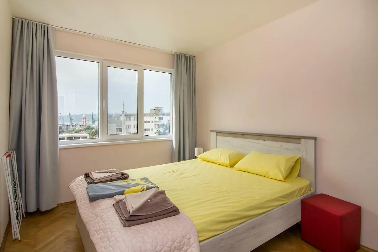Port View Apartment 4 Guests With Parking Place In City Center Warna